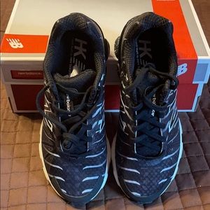 New Balance - brand new sneakers black and white!